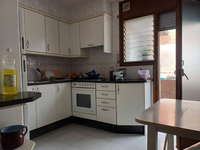 Casa adosada en venta en calle Puigroig, Olot, de 58 m² 2 habitaciones por 200.000 €