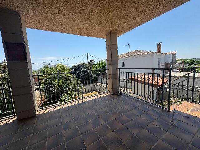 Casa adosada en venta en calle Roderes, Rosselló, de 190 m² 5 habitaciones por 245.000