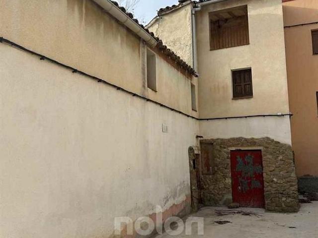 Casa adosada en venta en calle Raval de Baix, Preixens, de 102 m² 3 habitaciones por 71.000