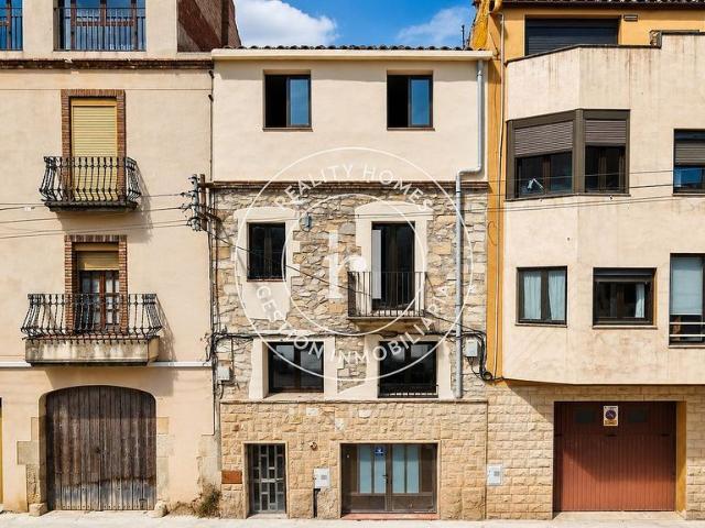 Casa adosada en venta en calle Raval de Lleida, Vimbodí, de 243 m² 6 habitaciones por 225.000