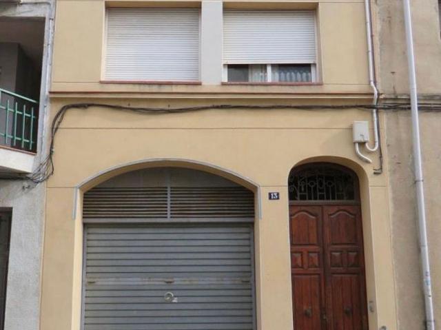 Casa adosada en venta en calle Ramon y Cajal, Montgat, de 300 m² 9 habitaciones por 345.000