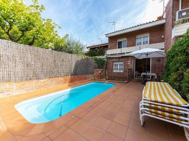 Casa adosada en venta en calle Tossal, Teià, de 250 m² 4 habitaciones por 635.000