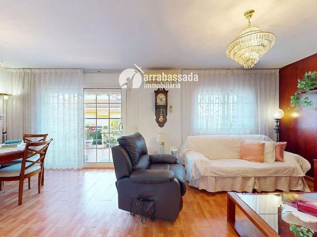 Casa adosada en venta en calle Tamarix, Tarragona, de 136 m² 4 habitaciones por 350.000