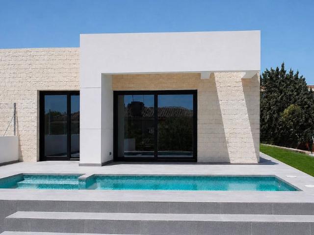 Casa adosada en venta en calle Victòria Dels Àngels, Roda de Barà, de 119 m² 3 habitaciones por 550.000