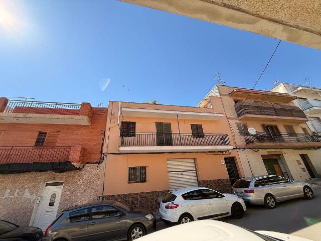 Casa adosada en venta en calle Vintivuit, Tarragona, de 295 m² 5 habitaciones por 310.000