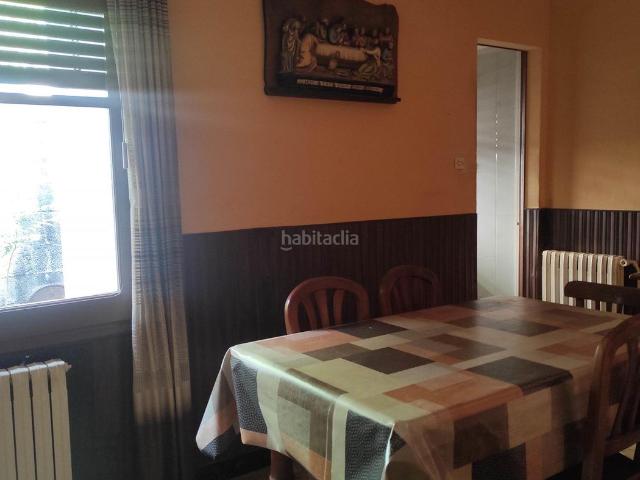 Casa adosada en venta en Callús. Casa per reformar de 3 habs, calefacció i pati. Casas adosadas.