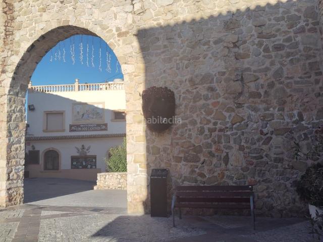 Casa adosada en venta en Calp, Pueblo. Oportunidad de Inversión Única Casa de Pueblo Histórica y Restaurante en el Casco Antiguo de Calpe. Casas adosadas.