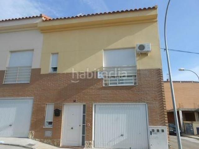 Casa adosada en venta en Camarena. Se vende Adosado en la Provincia de Toledo sin Posesión. Casas adosadas.