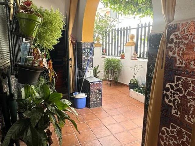 Casa adosada en venta en Camas, Coca de la Piñera El Carambolo. Casa reformada y luminosa en Coca de la Piñera Lista para entrar a vivirDescubre esta preciosa vivienda de esquina en Coca de la.