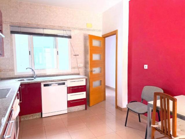 Casa adosada en venta en Camas, Centro Barriada Mallorca. Casa adosada en Camas con 6 dormitorios, gran garaje, patio y terrazas. Casas adosadas.