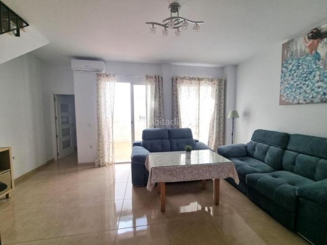 Casa adosada en venta en Camas, Centro Barriada Mallorca. Magnífica casa familiar con espacios exteriores y acceso rápido a Sevilla. Casas adosadas.