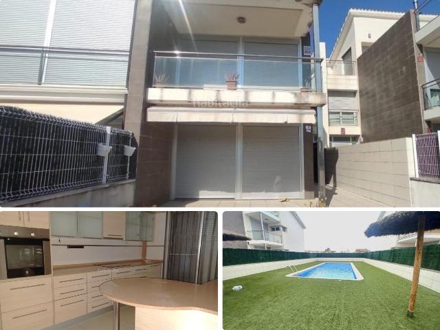 Casa adosada en venta en Cambrils, El Dorado Platja Costa Dorada. Amplio chalet adosado con piscina comunitaria en Cambrils. Casas adosadas.