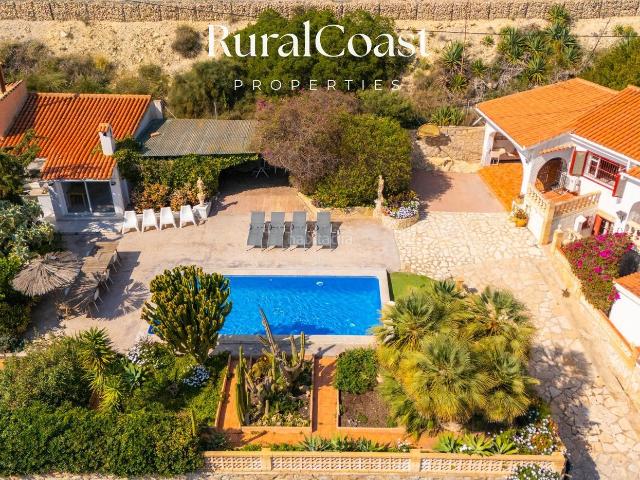 Casa adosada en venta en Campello el, Pueblo Español Coveta Fumá. Casa con encanto en Coveta Fuma, 5 habitaciones, 3 baños, piscina, jardín, vistas al mar, andando al mar. Casas adosadas Campello.