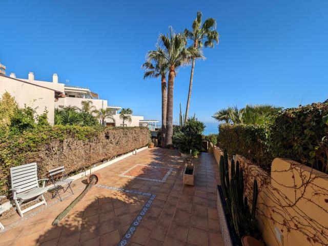 Casa adosada en venta en Campello el, Pueblo Español Coveta Fumá. Espléndido Bungalow con Vistas al Mar en Los Baños de la Reina, Alicante. Casas adosadas Campello.