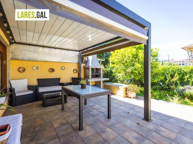 Casa adosada en venta en Cangas, Darbo. A la venta chalet adosado en Darbo Cangas. Casas adosadas.
