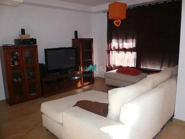 Casa adosada en venta en Canet d´en Berenguer. Adosado luminoso con garaje y terraza. Casas adosadas Canet d´en.