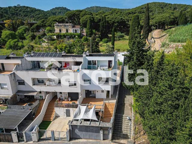 Casa adosada en venta en Canet de Mar, de 196 m² 3 habitaciones por 650.000