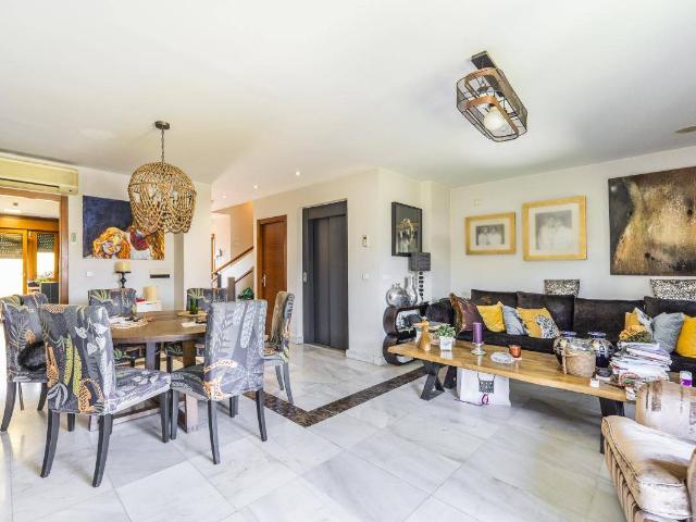 Casa adosada en Venta en Canillejas