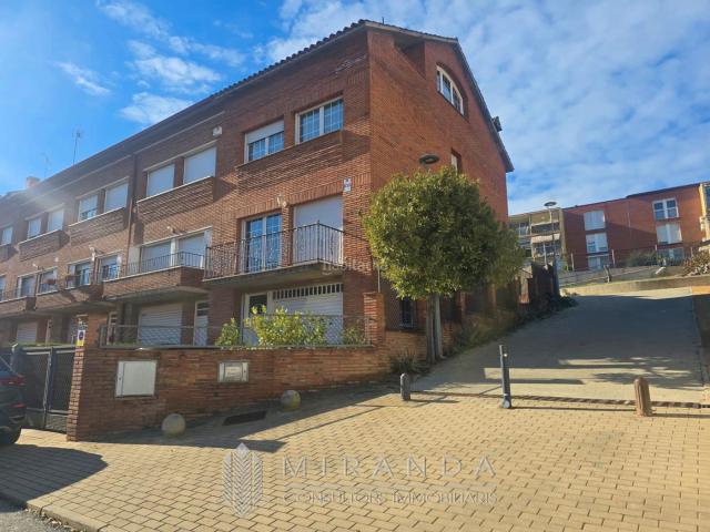 Casa adosada en venta en Canovelles. Casas adosadas.