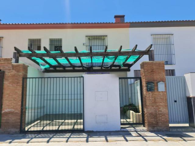 Casa adosada en Venta en Cantillana