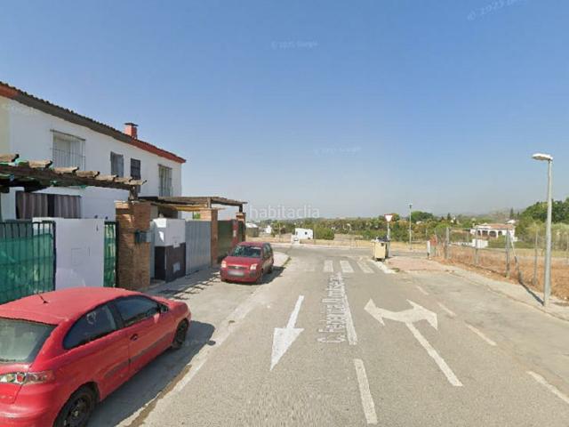 Casa adosada en venta en Cantillana. Oportunidad casa unifamiliar en zona tranquila en Cantillana, Sevilla C.P 41320. Casas adosadas.