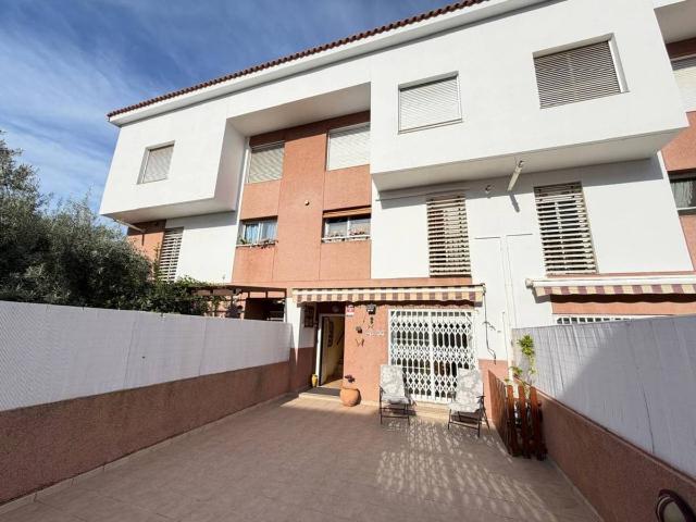 Casa adosada en Venta en Cariñena Carinyena