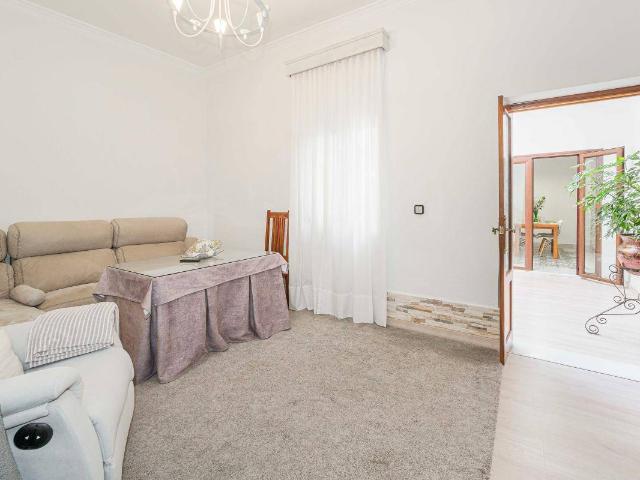 Casa adosada en Venta en Carmona
