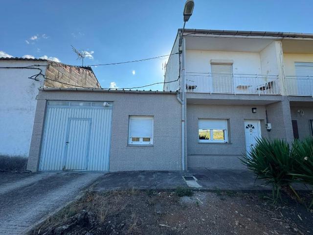 Casa adosada en Venta en Carracedelo
