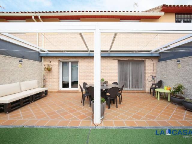 Casa adosada en Venta en Carranque