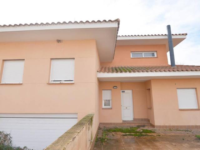 Casa adosada en Venta en Carrascal de Barregas