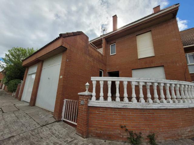 Casa adosada en Venta en Carrascal de Barregas