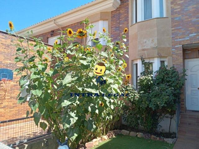 Casa adosada en Venta en Carrascal de Barregas
