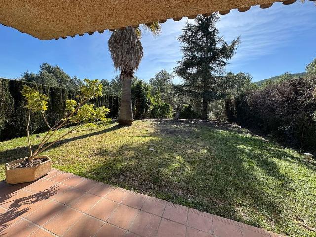 Casa adosada en venta en carretera De L'amunt, Corbera de Llobregat, de 230 m² 4 habitaciones por 348.000