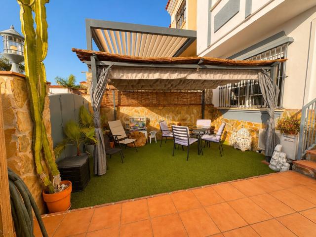 Casa adosada en venta en Cártama, Cártama pueblo. UN HOGAR PERFECTO PARA FAMILIAS A 19 MINUTOS DE MÁLAGA !. Casas adosadas.