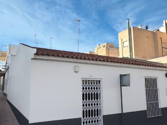 Casa adosada en Venta en Casco Antiguo