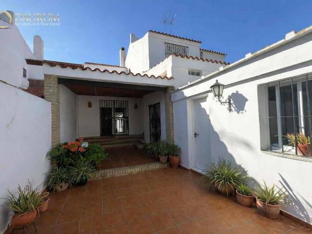 Casa adosada en Venta en Casco Antiguo