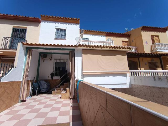 Casa adosada en Venta en Casco Antiguo