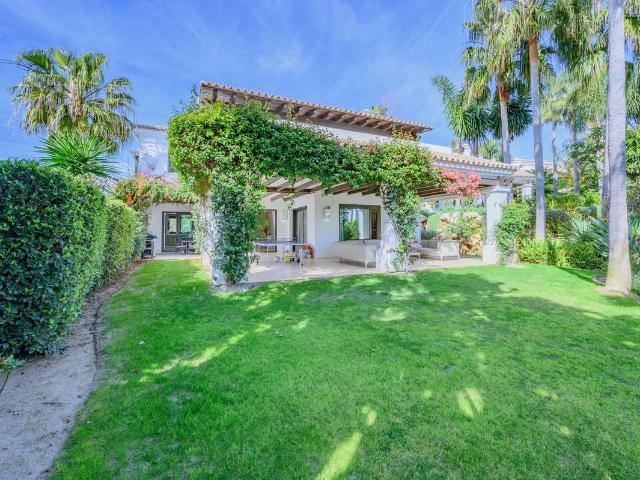Casa adosada en Venta en Casco Antiguo