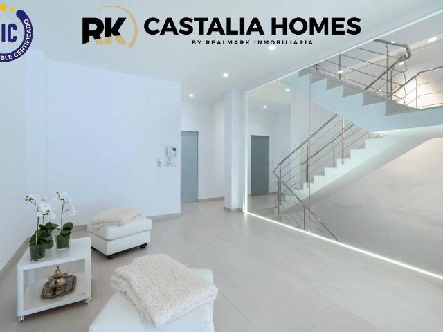 Casa adosada en Venta en Casco Histórico