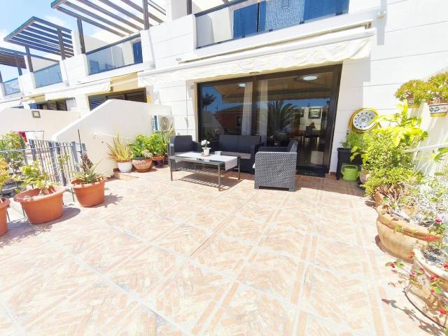 Casa adosada en Venta en Casco Urbano