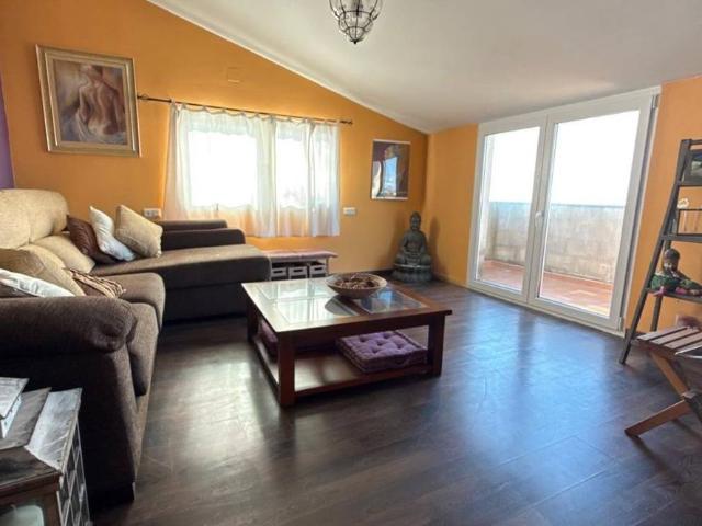 Casa adosada en Venta en Casco Urbano