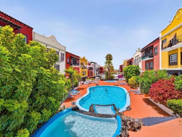 Casa adosada en Venta en Casco Urbano