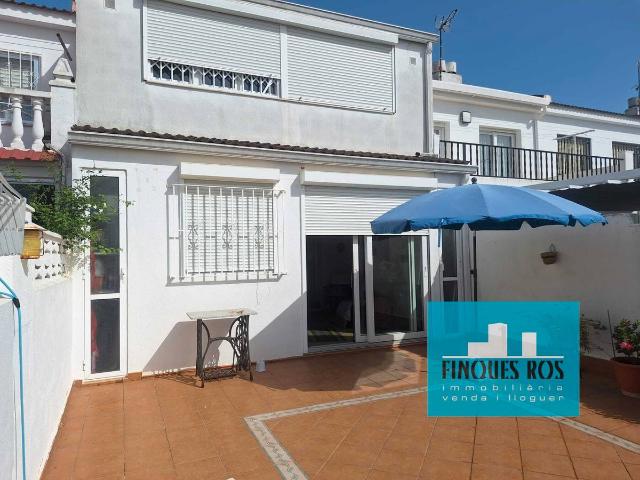 Casa adosada en Venta en Casco Urbano