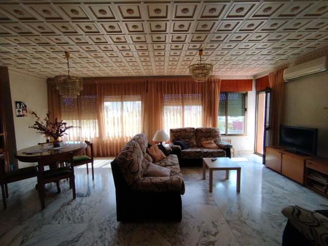 Casa adosada en Venta en Casco Urbano