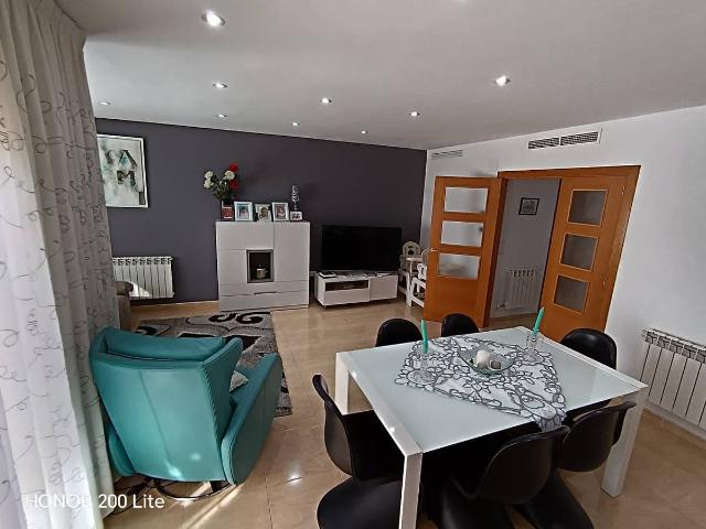 Casa adosada en Venta en Casco Urbano