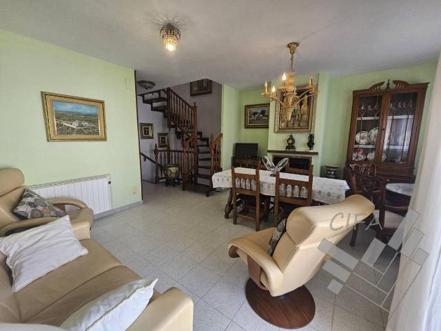 Casa adosada en Venta en Casco Urbano