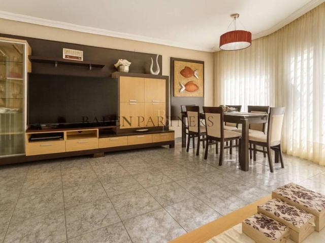 Casa adosada en Venta en Casco Urbano