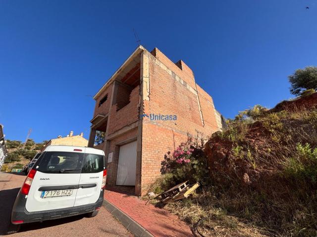 Casa adosada en venta en Casabermeja. Vivienda en construcción con proyecto visado y posibilidad de crear una espectacular villa con piscina en Casabermeja. Casas adosadas.