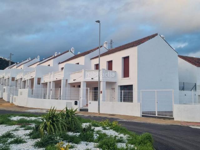 Casa adosada en venta en Casares, Doña Julia Golf. Casas adosadas.
