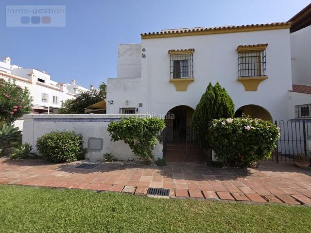 Casa adosada en venta en Casares, Marina de Casares. Casa adosada en primera línea de playa en Marina de Casares vistas al mar y acceso directo. Casas adosadas.